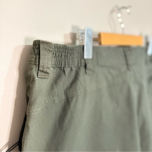 Wind River Green Cargo Shorts with Utility Design 42X6 - Picture 11 of 16